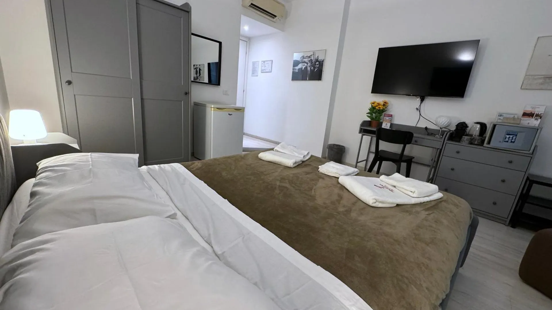 Tiburtina Suites, Roma 2*,  Italia